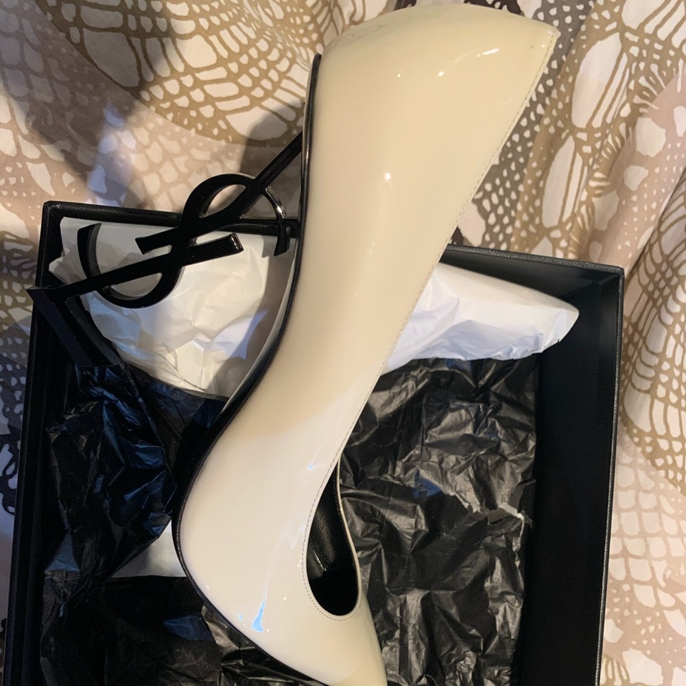 YSL Glossy Leather pump